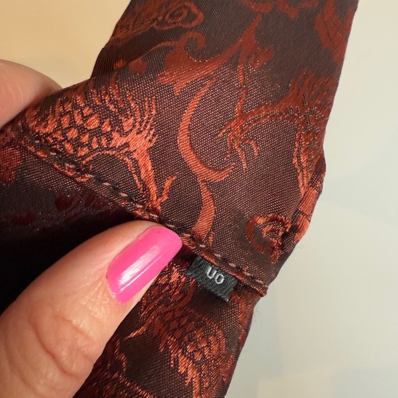 Urban Outfitters Jacquard Chocolate Brown Burgundy Dragon Floral Fanny Pack - Picture 4 of 8